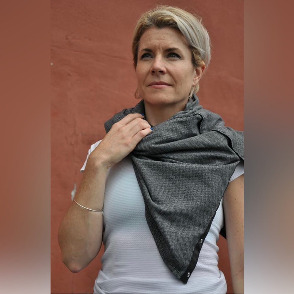 Grey Lululemon Vinyasa Scarf. Reversible.